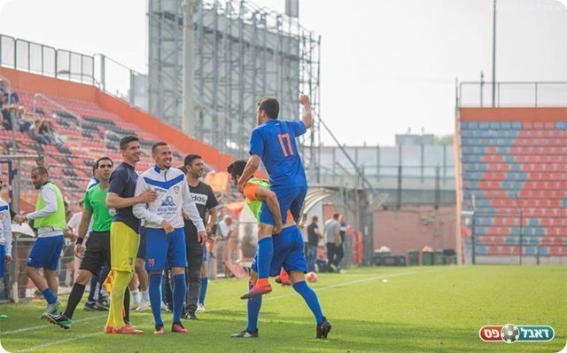 עם הפנים למשחק הבא (רפי נחמיאס)